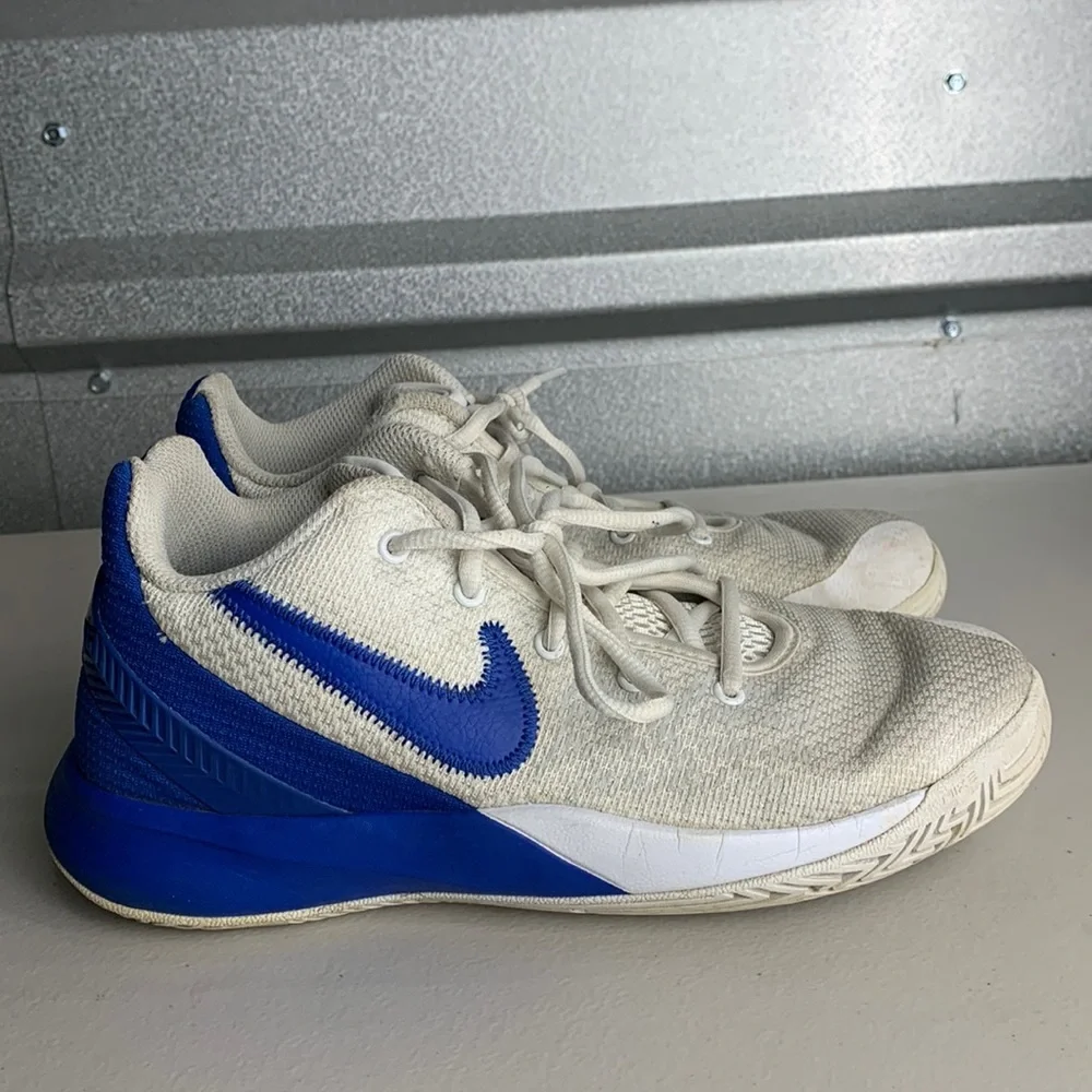 Nike Shoes Kids White Blue Basketball Kyrie Flytrap II Athletic Sneakers Youth 6